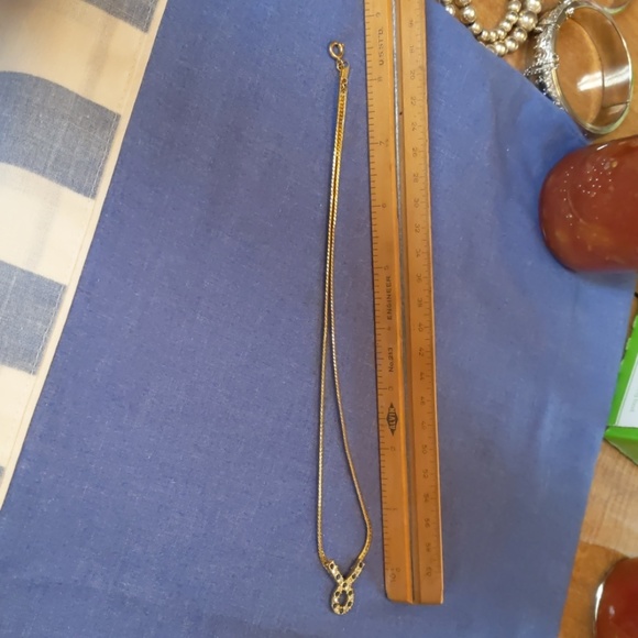 Avon necklace - Picture 2 of 3